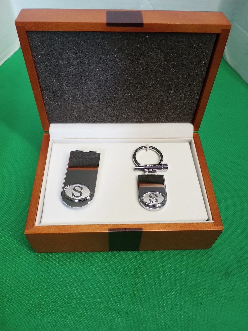 Colibri Monogram 'S' Silver Keychain and Money Clip Gift Set